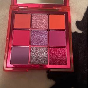 Neon huda beauty eyeshadow palette